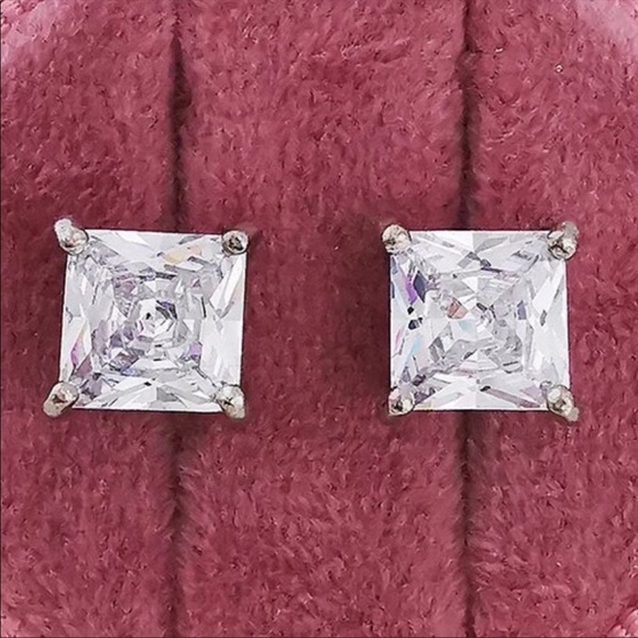 Jewelry - New Beautiful 925 Silver Diamond Earrings